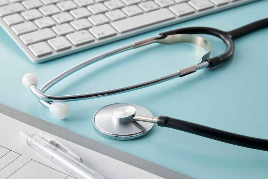 扁桃炎では内科と耳鼻科どっちに行く